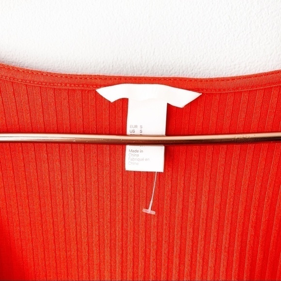 H&M | Red Ribbed Faux Wrap Shirt Small - Picture 5 of 6